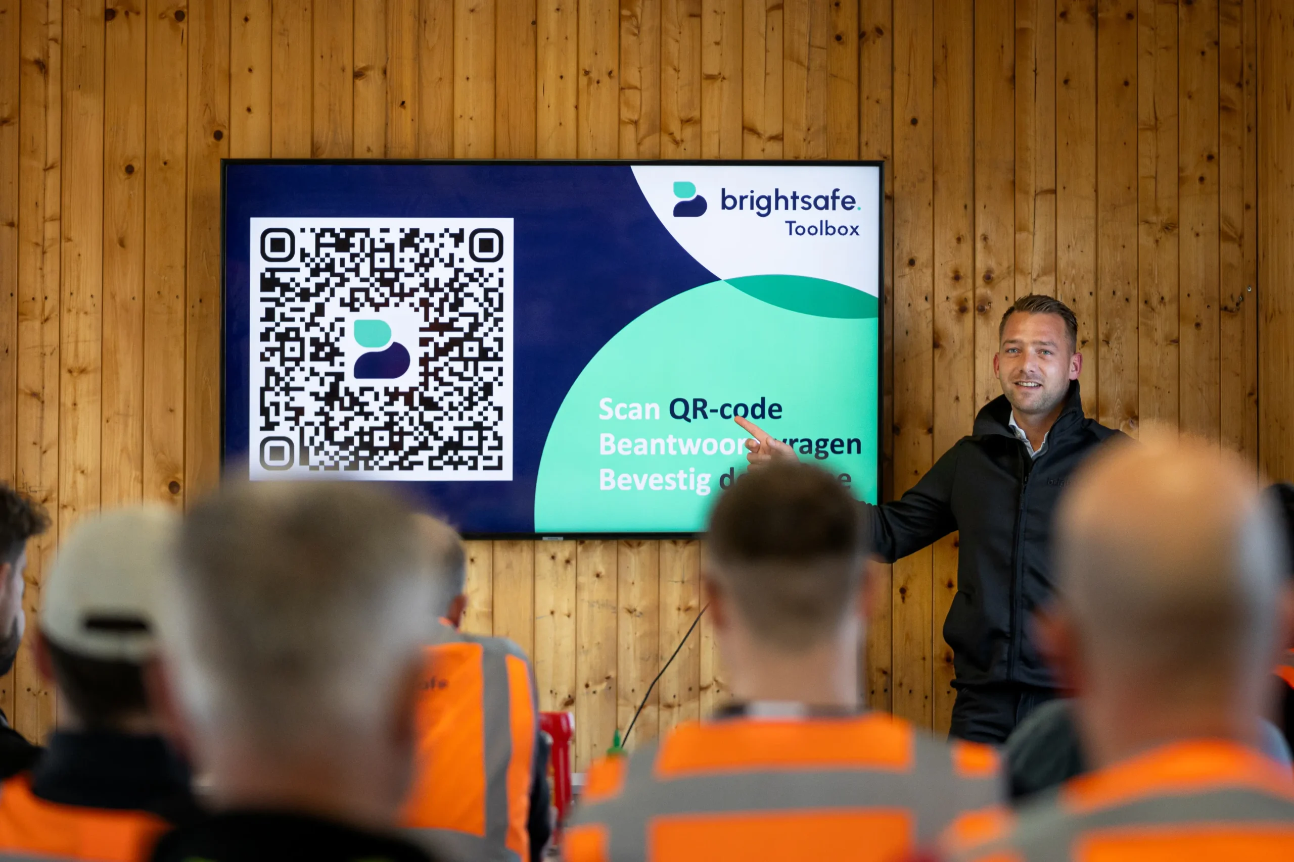 Toolboxmeeting over veiligheid op de werkvloer